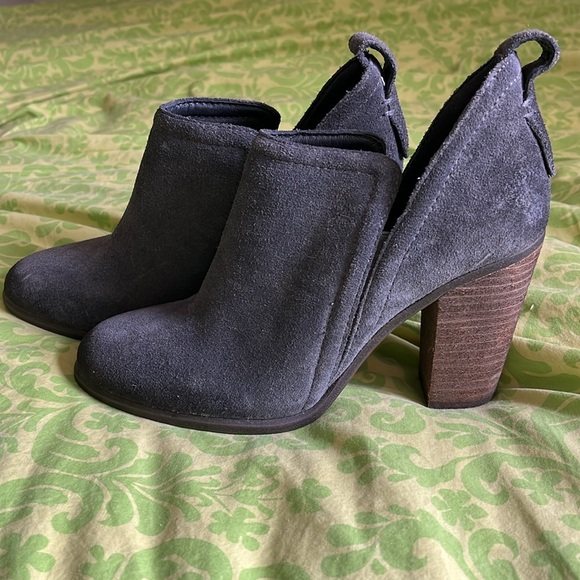 Vince Camuto Dark Grey Suede Booties 5.5 - Picture 3 of 7
